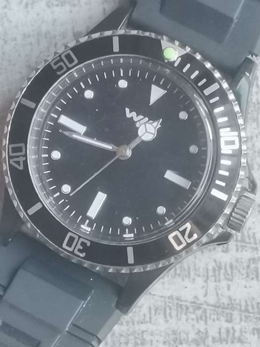 MENS WIN WATCH WITH ROTATING BEZEL IN EXCELLENT WORKING CONDITION