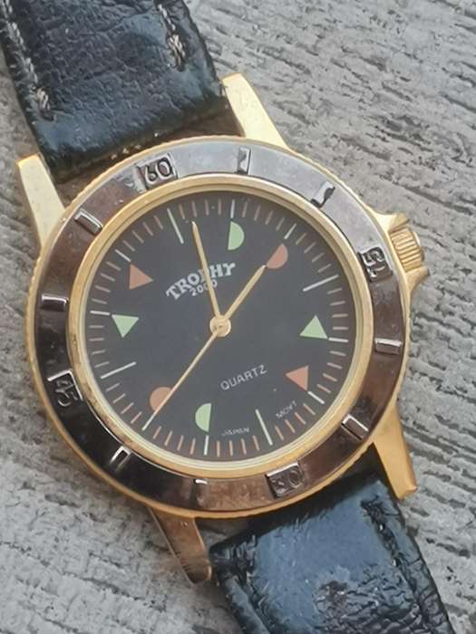 MENS VINTAGE TROPHY WATCH IN EXCELLENT WORKING CONDITION
