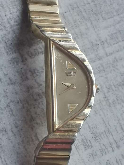 LADIES GOLD SEIKO WATCH IN EXCELLENT WORKING CONDITION
