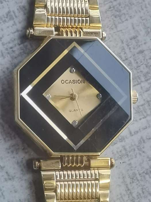 STUNNING LADIES OCCASION 18K GOLD PLATED WATCH IN EXCELLENT WORKING CONDITION