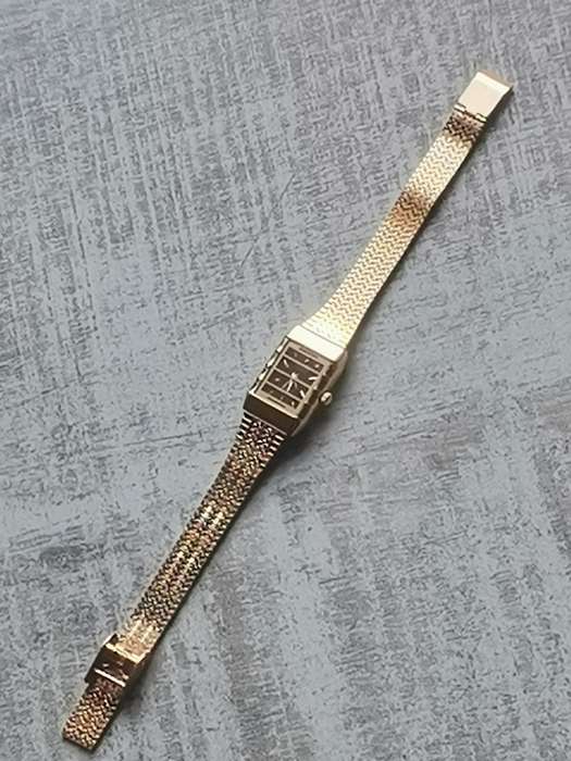 LADIES DE LUXE 18K GOLD PLATED WATCH IN EXCELLENT WORKING CONDITION