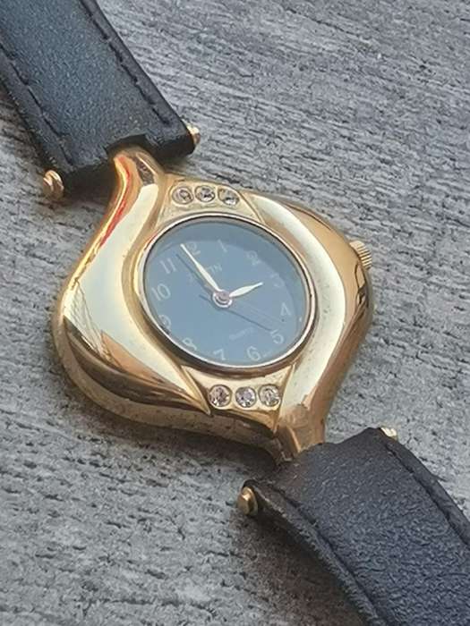 LADIES JUSTIN GOLD PLATED WATCH IN EXCELLENT WORKING CONDITION