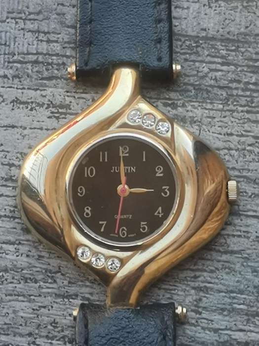 LADIES JUSTIN GOLD PLATED WATCH IN EXCELLENT WORKING CONDITION