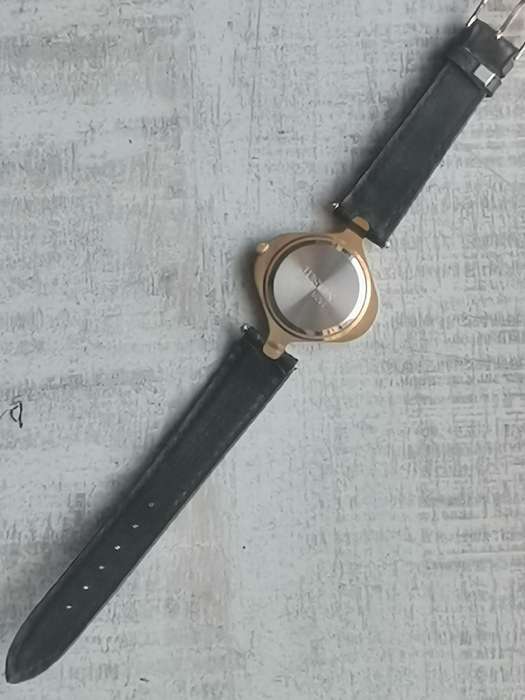 LADIES JUSTIN GOLD PLATED WATCH IN EXCELLENT WORKING CONDITION
