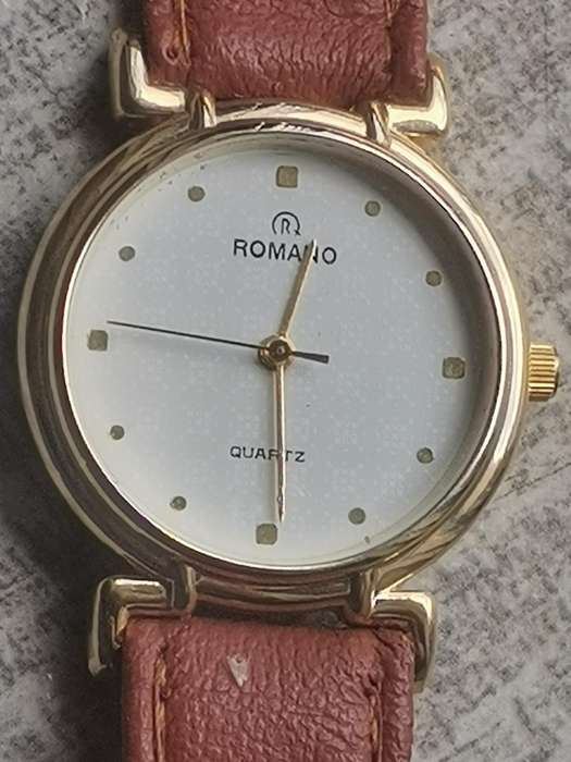 LADIES ROMANO GOLD PLATED WATCH IN EXCELLENT WORKING CONDITION