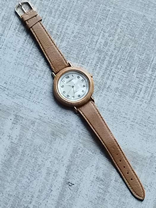 ELEGANT LADIES CLASSIC WATCH WITH MOTHER OF PEARL DIAL IN EXCELLENT WORKING CONDITION