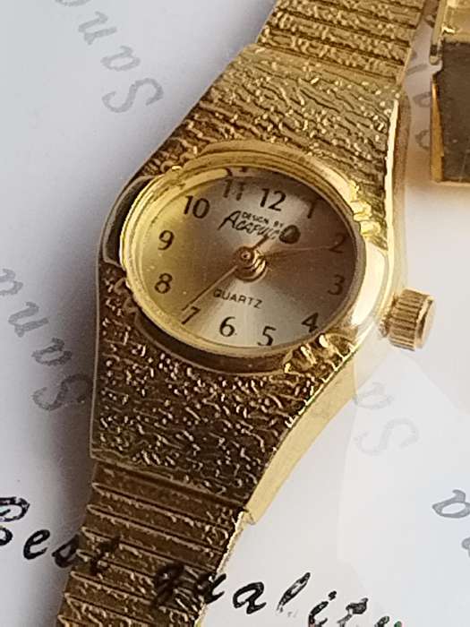 LADIES GOLD WATCH UNWORN STILL IN PLASTIC