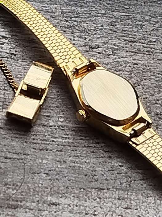 LADIES GOLD WATCH UNWORN STILL IN PLASTIC