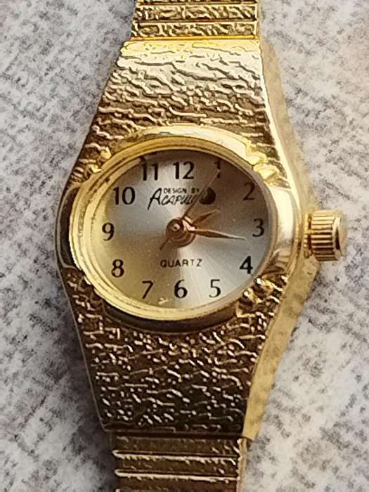 LADIES GOLD WATCH UNWORN STILL IN PLASTIC