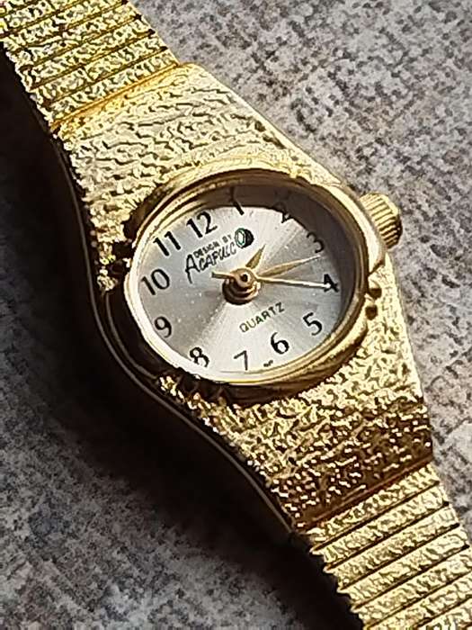 LADIES GOLD WATCH UNWORN STILL IN PLASTIC
