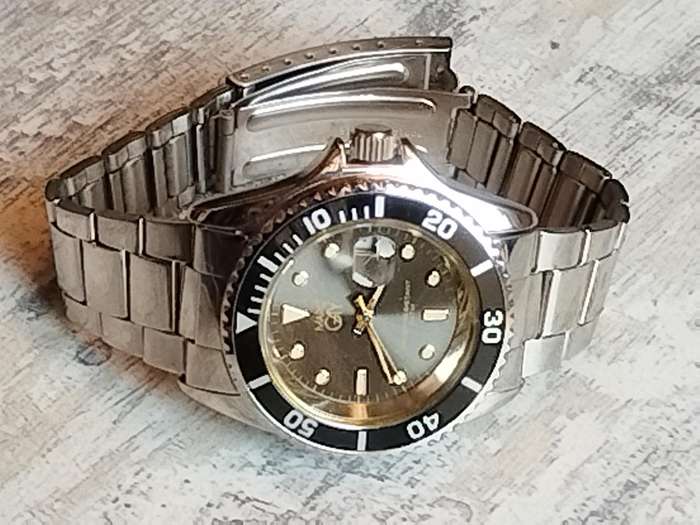 MENS MARC GAY WATCH WITH ROTATING BEZEL IN EXCELLENT WORKING CONDITION