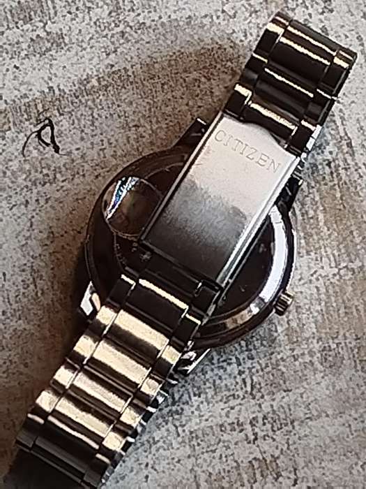 MENS SEIKO WATCH IN EXCELLENT WORKING CONDITION - READ DESCRIPTION