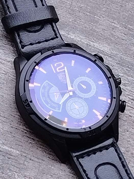 MENS BULKY BAISHA FASHION WATCH IN EXCELLENT WORKING CONDITION