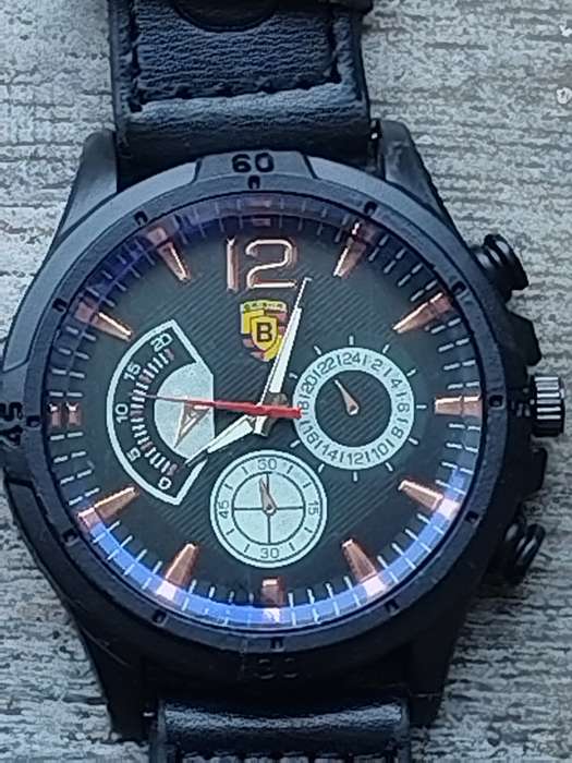 MENS BULKY BAISHA FASHION WATCH IN EXCELLENT WORKING CONDITION