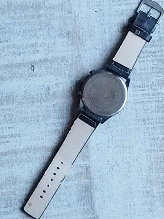 MENS BULKY BAISHA FASHION WATCH IN EXCELLENT WORKING CONDITION