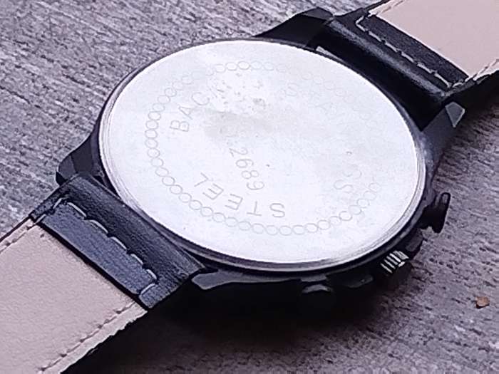 MENS BULKY BAISHA FASHION WATCH IN EXCELLENT WORKING CONDITION