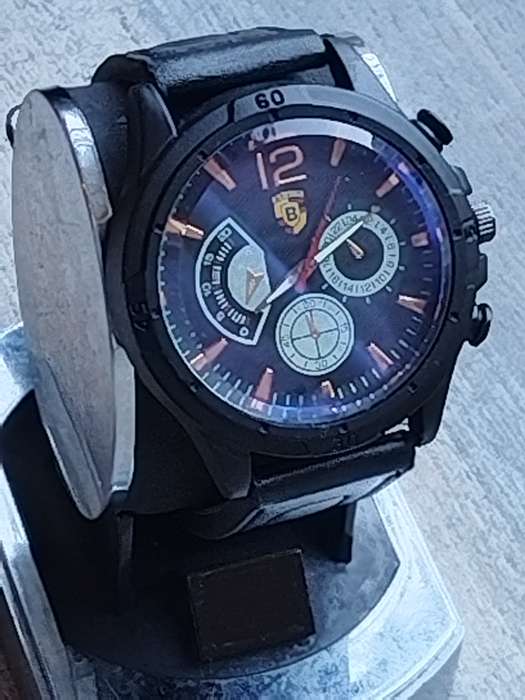 MENS BULKY BAISHA FASHION WATCH IN EXCELLENT WORKING CONDITION
