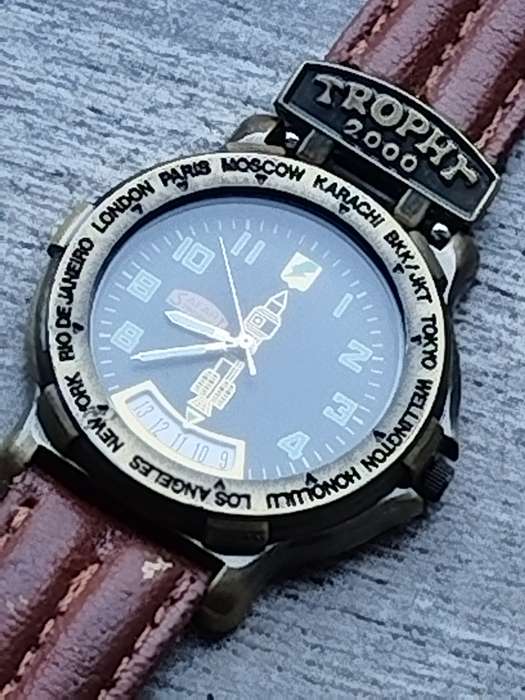 MENS VINTAGE TROPHY 2000 WATCH IN EXCELLENT WORKING CONDITION