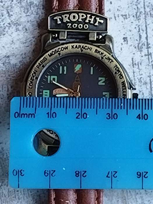 MENS VINTAGE TROPHY 2000 WATCH IN EXCELLENT WORKING CONDITION