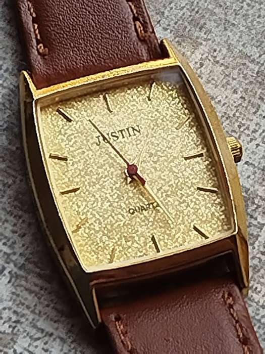 LADIES WATCH SET BOTH IN EXCELLENT WORKING CONDITION - BIDDING FOR BOTH