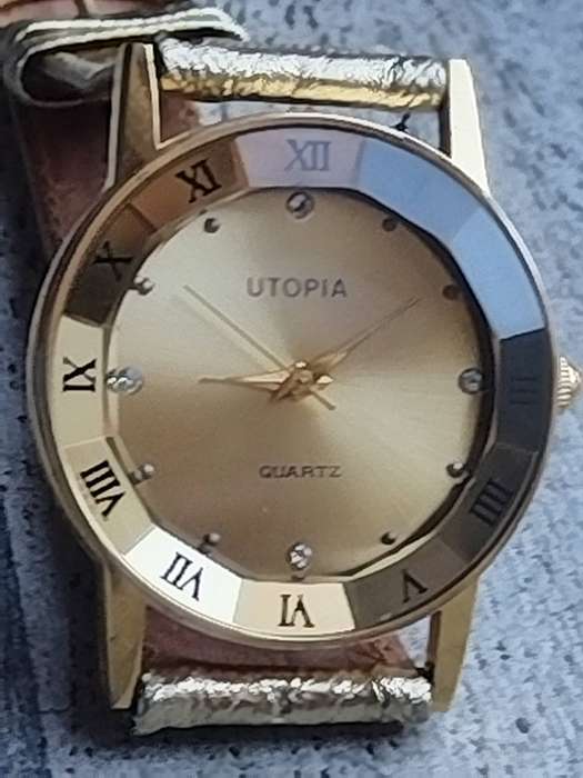 STUNNING AND ELEGANT LADIES UTOPIA ALL GOLD WATCH IN EXCELLENT WORKING CONDITION
