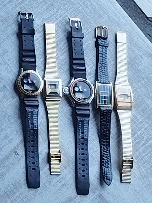 MENS DIGITAL WATCHES ALL IN WORKING CONDITION - BIDDING FOR ALL 5 WATCHES