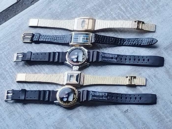 MENS DIGITAL WATCHES ALL IN WORKING CONDITION - BIDDING FOR ALL 5 WATCHES