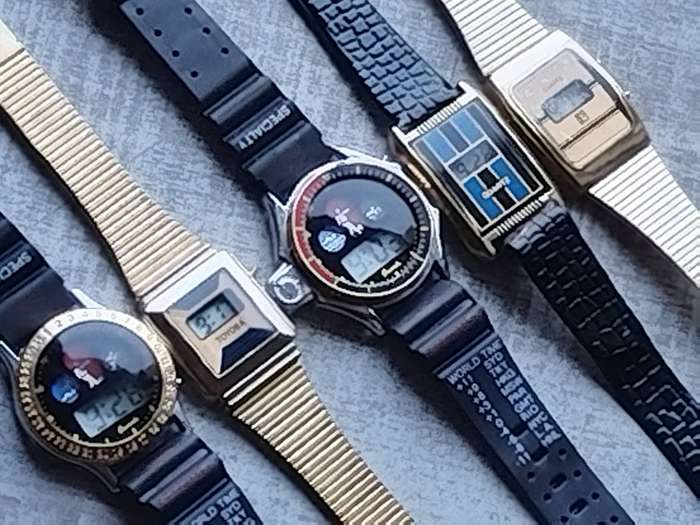 MENS DIGITAL WATCHES ALL IN WORKING CONDITION - BIDDING FOR ALL 5 WATCHES