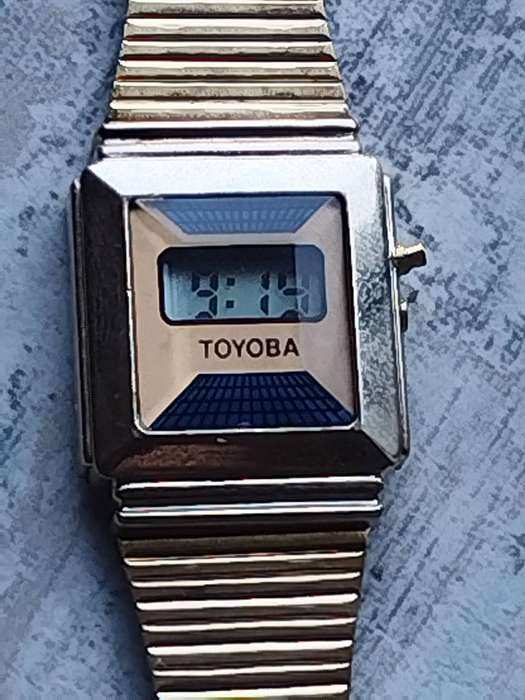 MENS DIGITAL WATCHES ALL IN WORKING CONDITION - BIDDING FOR ALL 5 WATCHES