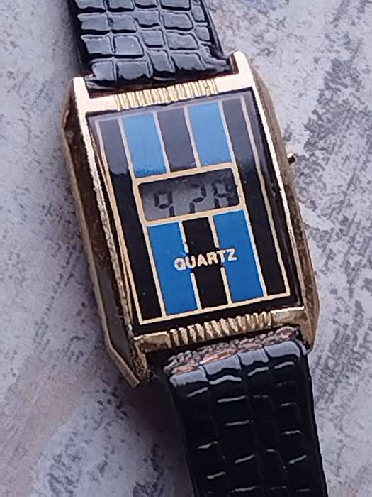MENS DIGITAL WATCHES ALL IN WORKING CONDITION - BIDDING FOR ALL 5 WATCHES