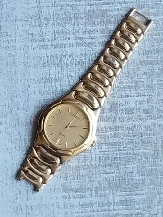 MENS CITIZEN GOLD WATCH IN EXCELLENT WORKING CONDITION HOWEVER REQUIRES NEW STRAP