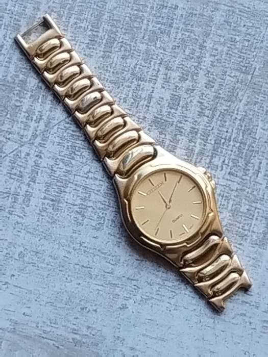 MENS CITIZEN GOLD WATCH IN EXCELLENT WORKING CONDITION HOWEVER REQUIRES NEW STRAP