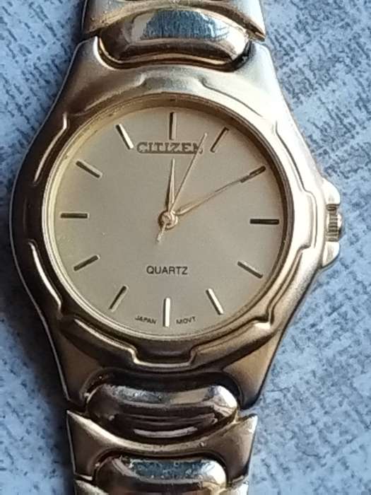 MENS CITIZEN GOLD WATCH IN EXCELLENT WORKING CONDITION HOWEVER REQUIRES NEW STRAP
