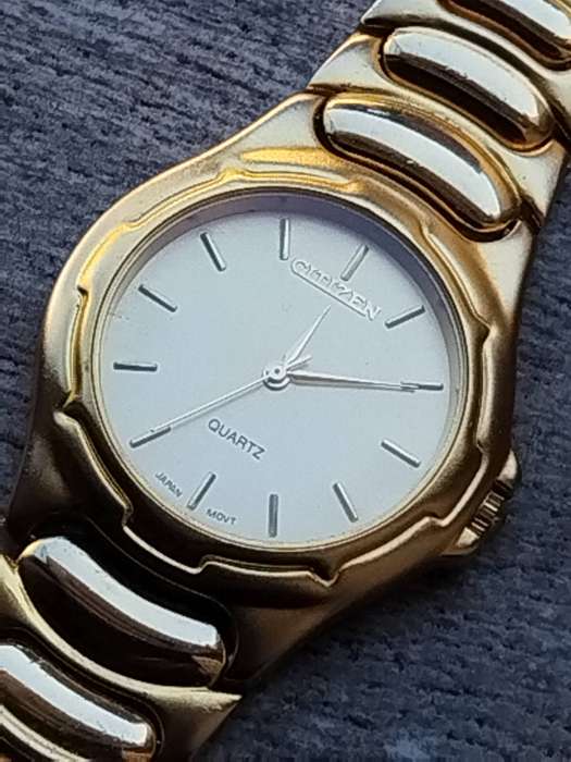 MENS CITIZEN GOLD WATCH IN EXCELLENT WORKING CONDITION HOWEVER REQUIRES NEW STRAP