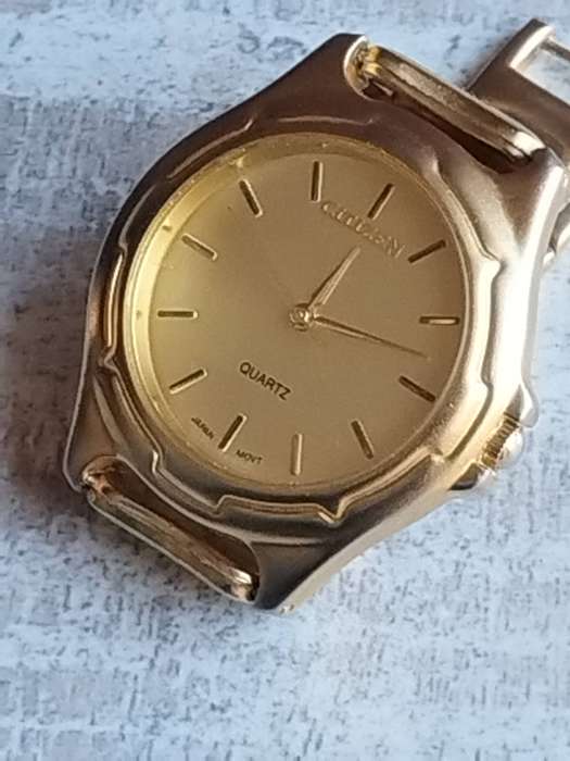 MENS CITIZEN GOLD WATCH IN EXCELLENT WORKING CONDITION HOWEVER REQUIRES NEW STRAP