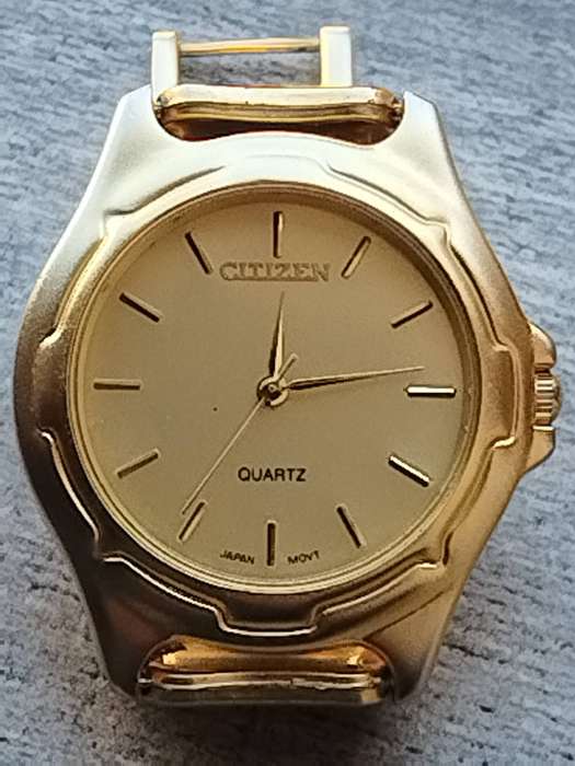 MENS CITIZEN GOLD WATCH IN EXCELLENT WORKING CONDITION HOWEVER REQUIRES NEW STRAP