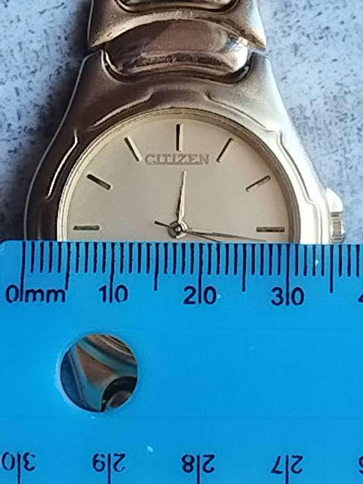 MENS CITIZEN GOLD WATCH IN EXCELLENT WORKING CONDITION HOWEVER REQUIRES NEW STRAP