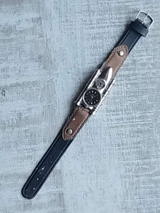 LADIES JUSTIN WATCH IN EXCELLENT WORKING CONDITION