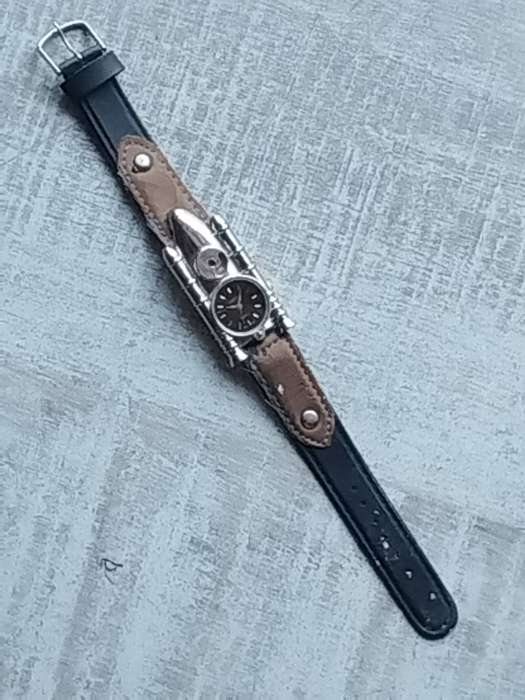 LADIES JUSTIN WATCH IN EXCELLENT WORKING CONDITION