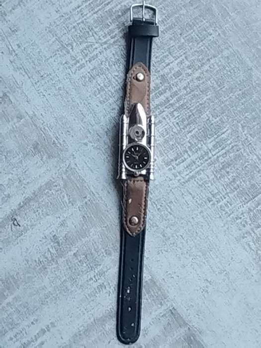 LADIES JUSTIN WATCH IN EXCELLENT WORKING CONDITION