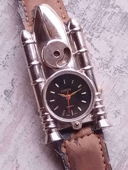 LADIES JUSTIN WATCH IN EXCELLENT WORKING CONDITION