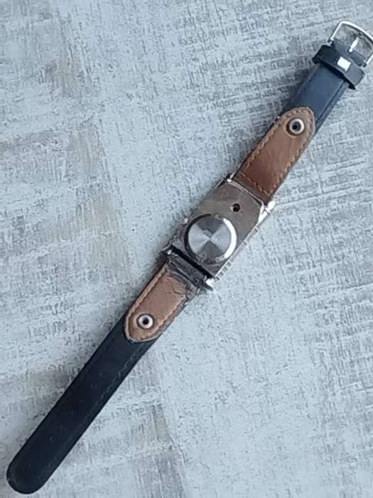 LADIES JUSTIN WATCH IN EXCELLENT WORKING CONDITION