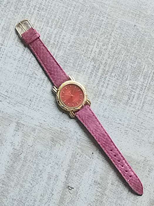 LADIES GOLD POISE WATCH WITH STUNNING PINK STRAP IN EXCELLENT WORKING CONDITION