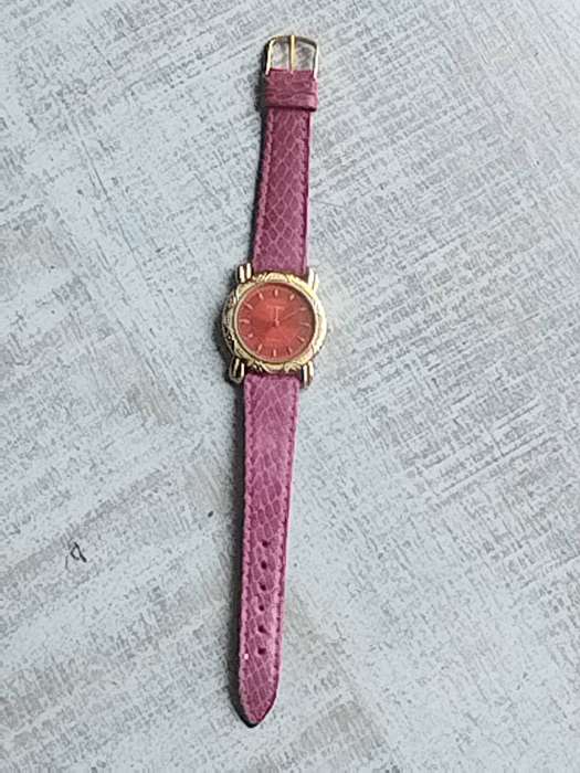 LADIES GOLD POISE WATCH WITH STUNNING PINK STRAP IN EXCELLENT WORKING CONDITION