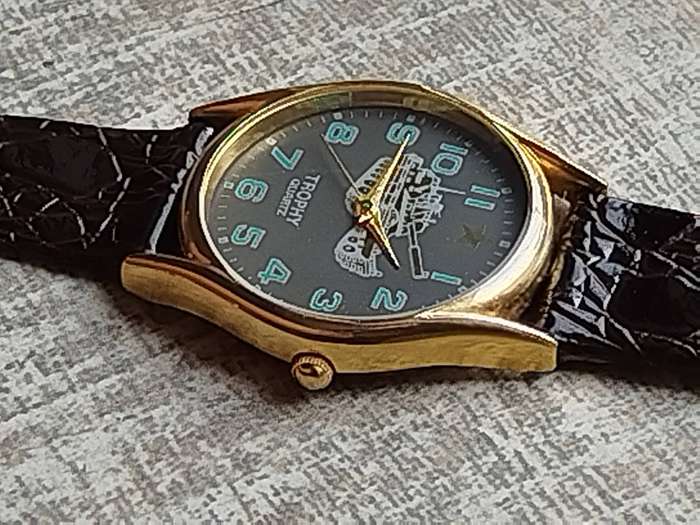 MENS TROPHY CANON QUARTZ GOLD PLATED WATCH IN EXCELLENT WORKING CONDITION