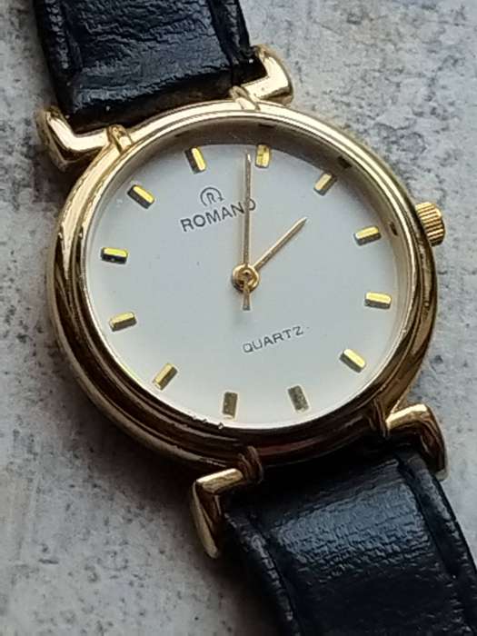 LADIES GOLD ROMANO WATCH IN EXCELLENT WORKING CONDITION