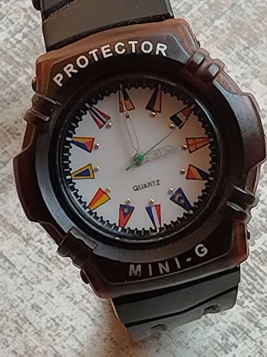 MENS MINI-G PROTECTOR QUARTZ WATCH IN EXCELLENT WORKING CONDITION