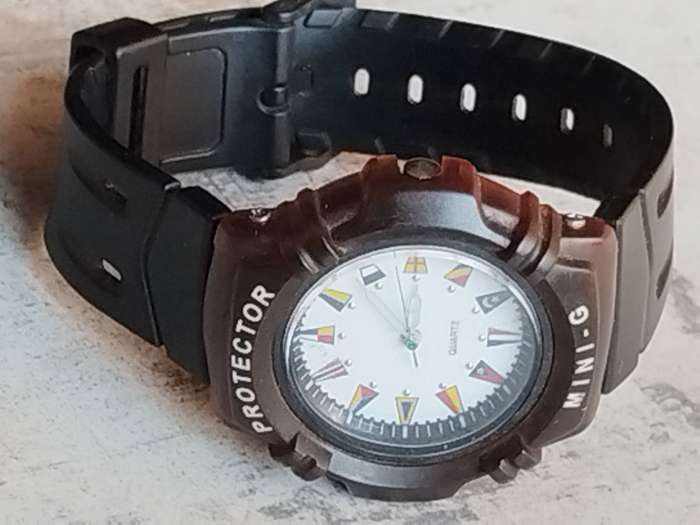 MENS MINI-G PROTECTOR QUARTZ WATCH IN EXCELLENT WORKING CONDITION