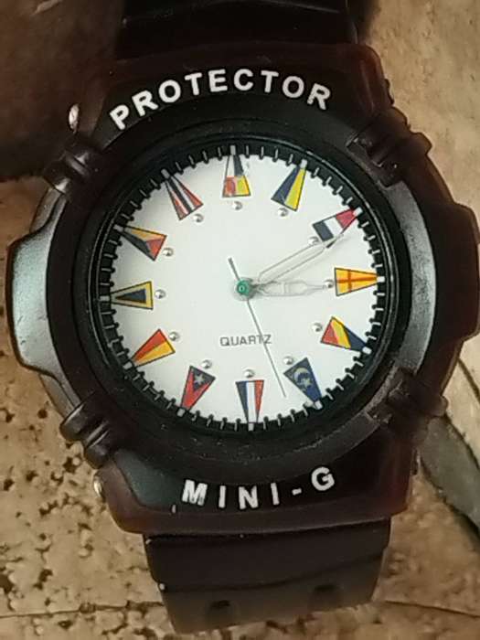 MENS MINI-G PROTECTOR QUARTZ WATCH IN EXCELLENT WORKING CONDITION