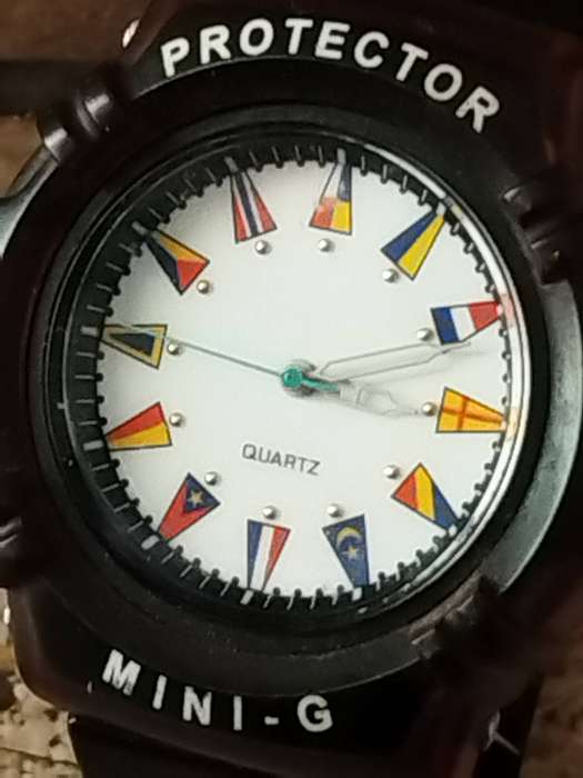 MENS MINI-G PROTECTOR QUARTZ WATCH IN EXCELLENT WORKING CONDITION